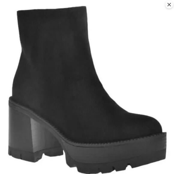 Wild Pair Margo Black Faux Suede Lug Sole Chunky Heeled Ankle Boots 10 Goth Punk - Picture 1 of 10